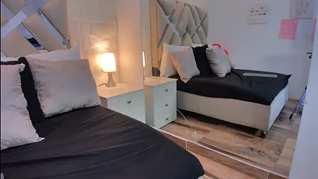 Snapshot of raquell_moore chatting on 03/21/26, 02:53 raquell moore online show from 03/21/26, 02:53