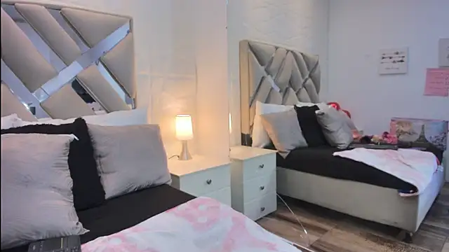 Snapshot of raquell_moore chatting on 03/22/26, 10:02 raquell moore online show from 03/22/26, 10:02