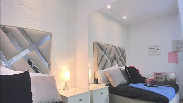 Snapshot of raquell_moore chatting on 03/26/26, 12:11 raquell moore online show from 03/26/26, 12:11