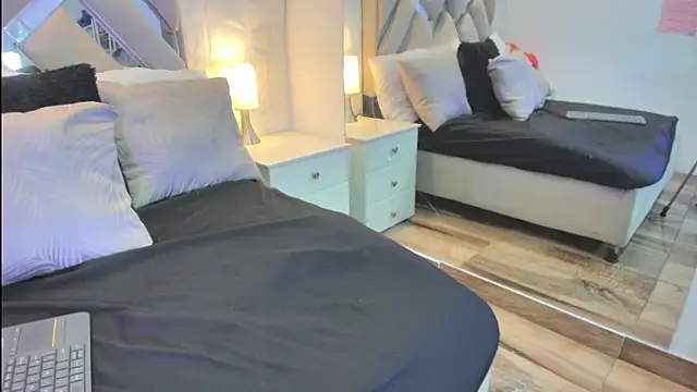 Snapshot of raquell_moore chatting on 04/14/26, 12:11 raquell moore online show from 04/14/26, 12:11