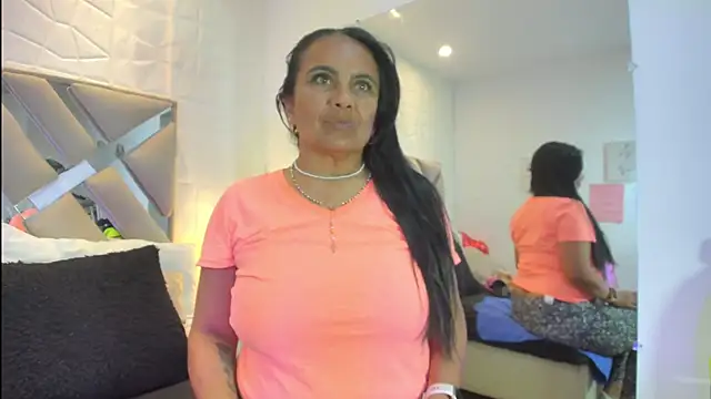 Snapshot of raquell_moore chatting on 04/16/26, 01:50 raquell moore online show from 04/16/26, 01:50