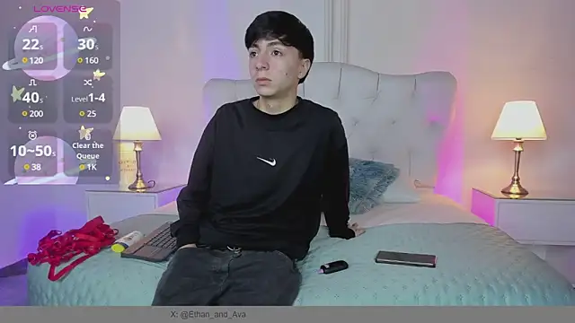Snapshot of ethan_and_ava chatting on 03/18/25, 01:53 ethan and ava online show from 03/18/25, 01:53