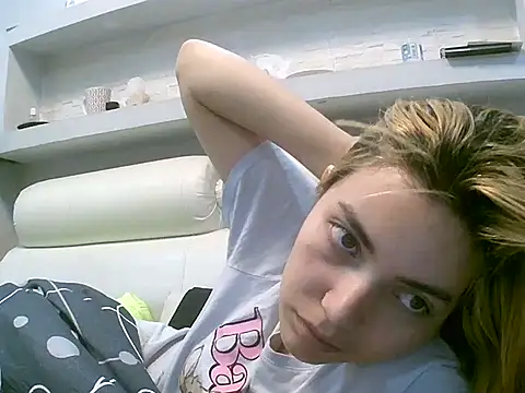 Snapshot of VittoriaTaylor chatting on 10/12/25, 12:31 VittoriaTaylor online show from 10/12/25, 12:31