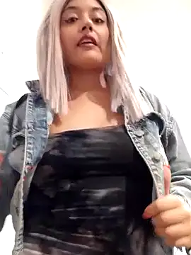 Snapshot of monicavictoria1301 chatting on 03/22/25, 10:59 monicavictoria1301 online show from 03/22/25, 10:59