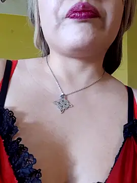 Snapshot of monicavictoria1301 chatting on 10/31/25, 08:43 monicavictoria1301 online show from 10/31/25, 08:43