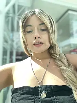 Snapshot of monicavictoria1301 chatting on 07/17/26, 03:29 monicavictoria1301 online show from 07/17/26, 03:29
