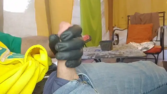 Snapshot of bwcbeat83 chatting on 03/05/26, 01:23 bwcbeat83 online show from 03/05/26, 01:23