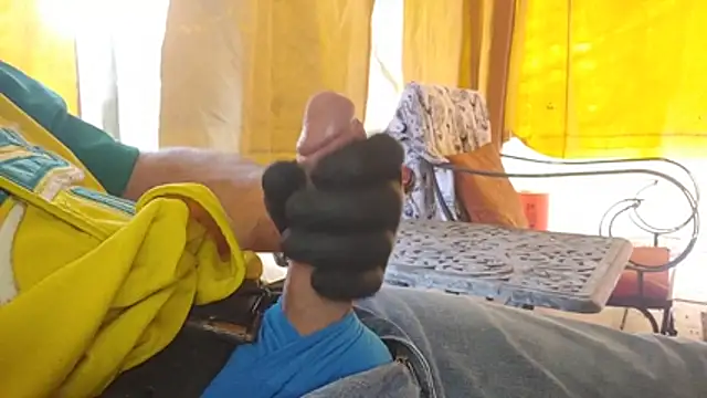 Snapshot of bwcbeat83 chatting on 03/29/26, 05:02 bwcbeat83 online show from 03/29/26, 05:02