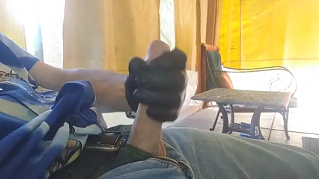 Snapshot of bwcbeat83 chatting on 04/04/26, 06:05 bwcbeat83 online show from 04/04/26, 06:05