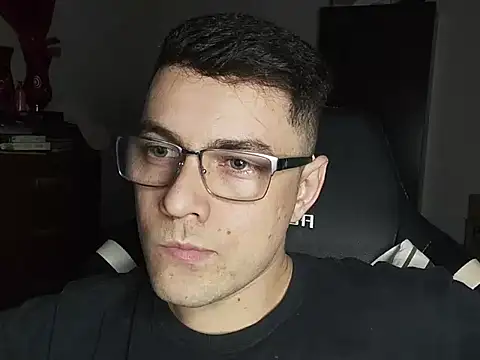 Dyllan   online show from 10/20/25, 01:50