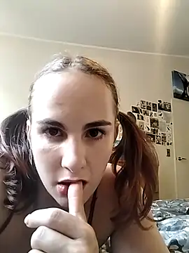 Snapshot of courtneycux chatting on 01/21/25, 07:04 courtneycux online show from 01/21/25, 07:04