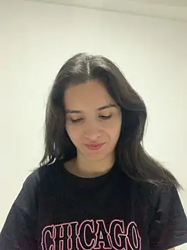 Snapshot of Bella_still chatting on 09/14/25, 01:21 Bella still online show from 09/14/25, 01:21