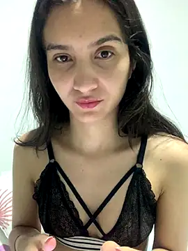 Snapshot of Bella_still chatting on 09/21/25, 12:51 Bella still online show from 09/21/25, 12:51