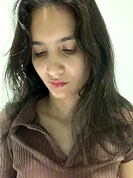 Snapshot of Bella_still chatting on 09/23/25, 12:52 Bella still online show from 09/23/25, 12:52