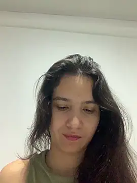 Snapshot of Bella_still chatting on 09/25/25, 01:04 Bella still online show from 09/25/25, 01:04