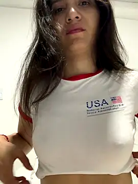 Snapshot of Bella_still chatting on 10/15/25, 01:11 Bella still online show from 10/15/25, 01:11