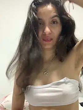 Snapshot of Bella_still chatting on 10/16/25, 01:23 Bella still online show from 10/16/25, 01:23