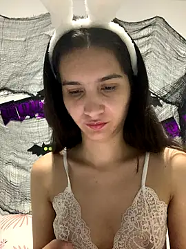 Snapshot of Bella_still chatting on 10/30/25, 01:12 Bella still online show from 10/30/25, 01:12