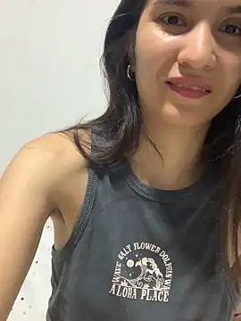 Snapshot of Bella_still chatting on 11/21/25, 01:21 Bella still online show from 11/21/25, 01:21