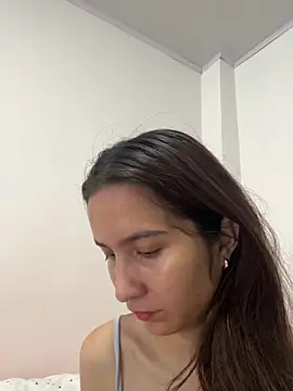 Snapshot of Bella_still chatting on 04/03/26, 01:53 Bella still online show from 04/03/26, 01:53