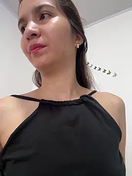 Snapshot of Bella_still chatting on 04/05/26, 01:52 Bella still online show from 04/05/26, 01:52