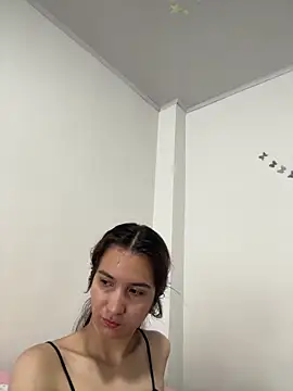 Snapshot of Bella_still chatting on 04/21/26, 01:39 Bella still online show from 04/21/26, 01:39