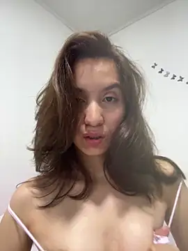 Snapshot of Bella_still chatting on 06/04/26, 10:49 Bella still online show from 06/04/26, 10:49