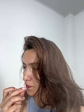 Snapshot of Bella_still chatting on 07/05/26, 02:35 Bella still online show from 07/05/26, 02:35