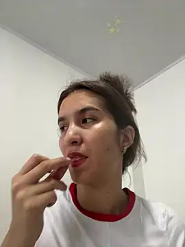 Snapshot of Bella_still chatting on 07/11/26, 01:58 Bella still online show from 07/11/26, 01:58