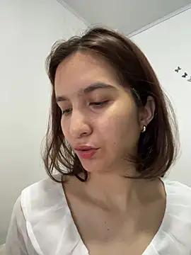 Snapshot of Bella_still chatting on 07/24/26, 01:20 Bella still online show from 07/24/26, 01:20