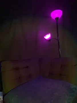 Snapshot of xoxoHotCoCo chatting on 04/08/26, 11:21 xoxoHotCoCo online show from 04/08/26, 11:21