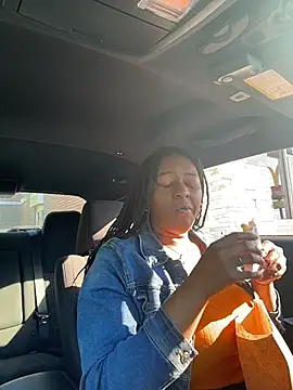 Snapshot of xoxoHotCoCo chatting on 04/10/26, 01:27 xoxoHotCoCo online show from 04/10/26, 01:27