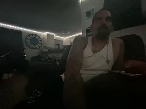 Snapshot of hornycouple818 chatting on 01/29/25, 10:48 hornycouple818 online show from 01/29/25, 10:48