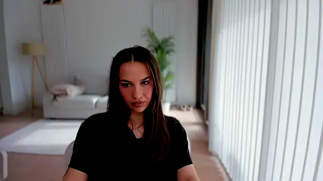 Snapshot of GoddessRoxana chatting on 02/21/25, 11:55 GoddessRoxana online show from 02/21/25, 11:55