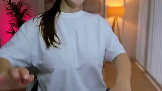 Snapshot of GoddessRoxana chatting on 11/03/25, 02:40 GoddessRoxana online show from 11/03/25, 02:40