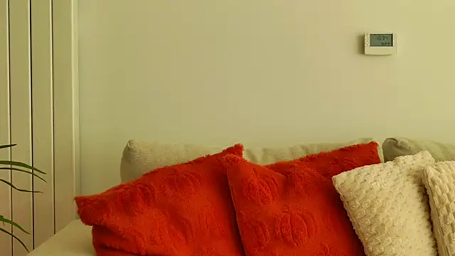 GoddessRoxana online show from 12/19/25, 12:23