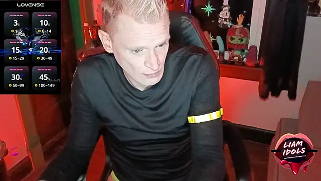 Snapshot of LiamIdols chatting on 11/11/25, 12:43 LiamIdols online show from 11/11/25, 12:43