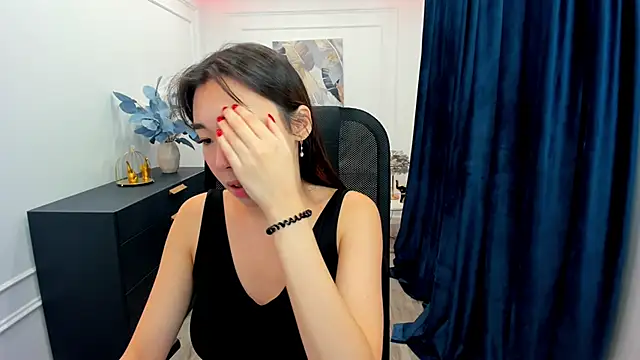 AnnaReyla online show from 09/29/25, 07:51