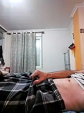 Snapshot of moutt99 chatting on 12/17/25, 02:01 moutt99 online show from 12/17/25, 02:01