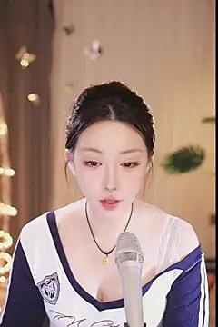 Dou-Dou-er online show from 03/05/25, 10:22