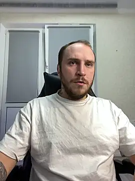 Snapshot of _XxX-XxX_ chatting on 03/08/25, 08:03  XxX-XxX  online show from 03/08/25, 08:03