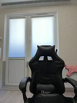 Snapshot of _XxX-XxX_ chatting on 03/19/25, 05:19  XxX-XxX  online show from 03/19/25, 05:19