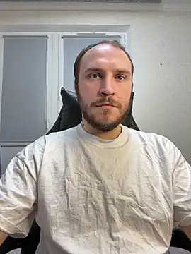 Snapshot of _XxX-XxX_ chatting on 03/20/25, 01:35  XxX-XxX  online show from 03/20/25, 01:35