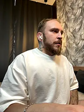 Snapshot of _XxX-XxX_ chatting on 09/18/25, 01:24  XxX-XxX  online show from 09/18/25, 01:24