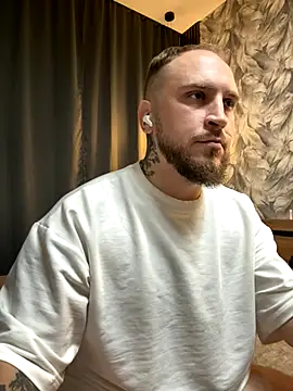 Snapshot of _XxX-XxX_ chatting on 10/05/25, 07:23  XxX-XxX  online show from 10/05/25, 07:23