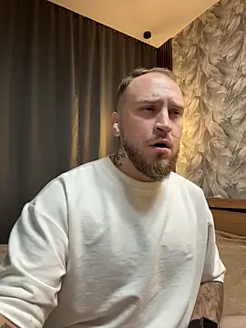 Snapshot of _XxX-XxX_ chatting on 10/07/25, 10:18  XxX-XxX  online show from 10/07/25, 10:18