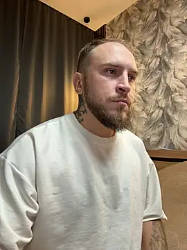 Snapshot of _XxX-XxX_ chatting on 10/14/25, 10:43  XxX-XxX  online show from 10/14/25, 10:43