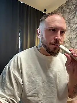 Snapshot of _XxX-XxX_ chatting on 10/31/25, 07:20  XxX-XxX  online show from 10/31/25, 07:20