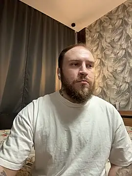 Snapshot of _XxX-XxX_ chatting on 05/06/26, 10:37 XxX-XxX online show from 05/06/26, 10:37