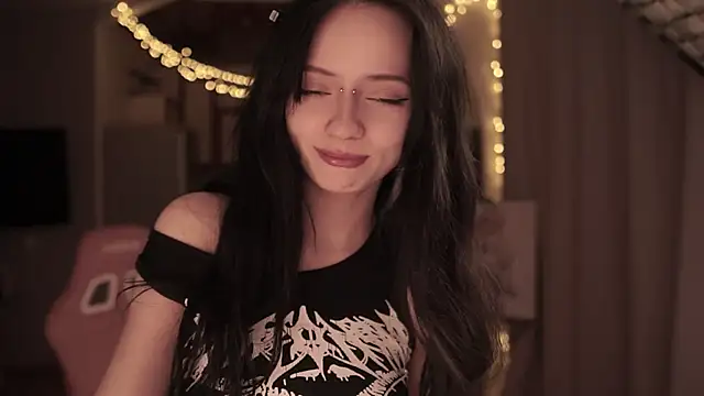 Snapshot of miuri_miy chatting on 04/20/26, 07:48 miuri miy online show from 04/20/26, 07:48